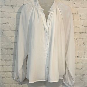 Turquoise Haven Boutique Elegant White Button Down Sheet Women's Blouse nwt
